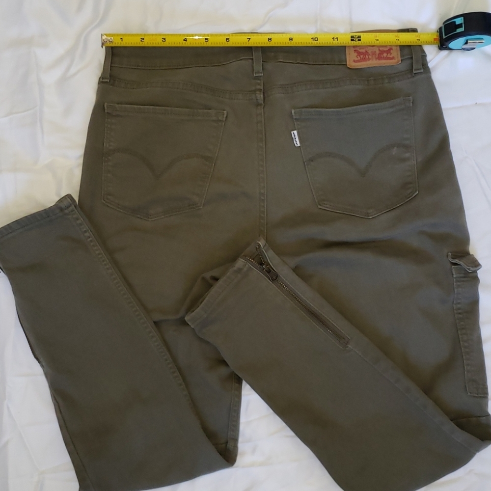 Army green Levi Cargo Jeans